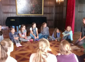 Uczniowie klasy VIA zwiedzają Pałac Herbsta